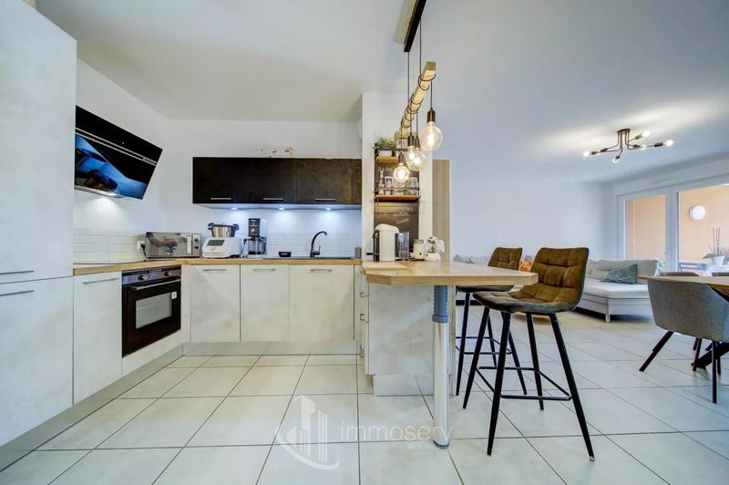 Appartement - 80 m² - 4 pièces