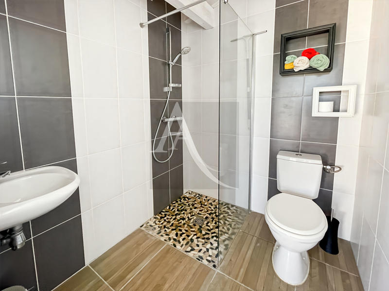 Maison - 240 m² - 12 pièces