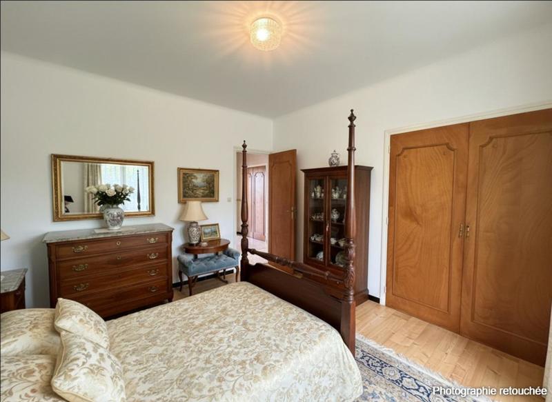 Propriété - 223 m² - 6 pièces