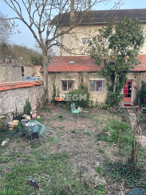 Maison - 96 m² - 5 pièces