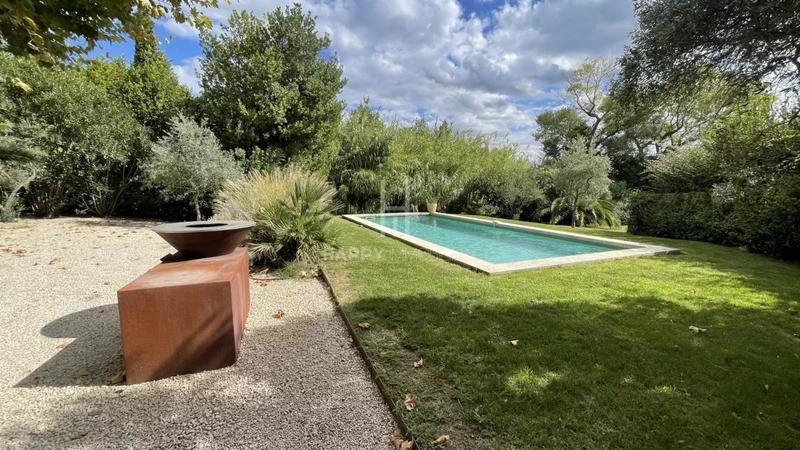 Mas - 242 m² - 8 pièces