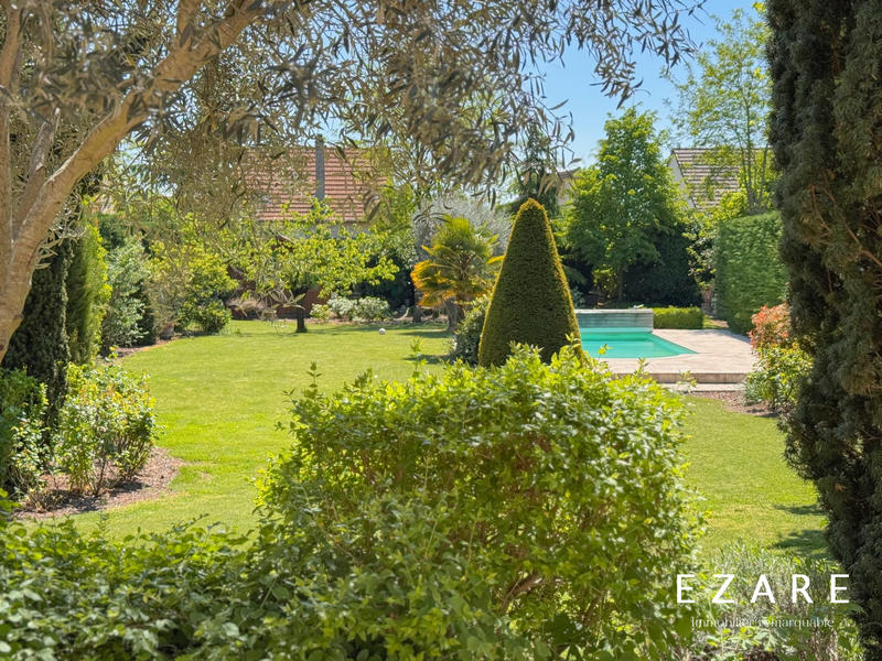 Maison - 360 m² - 11 pièces