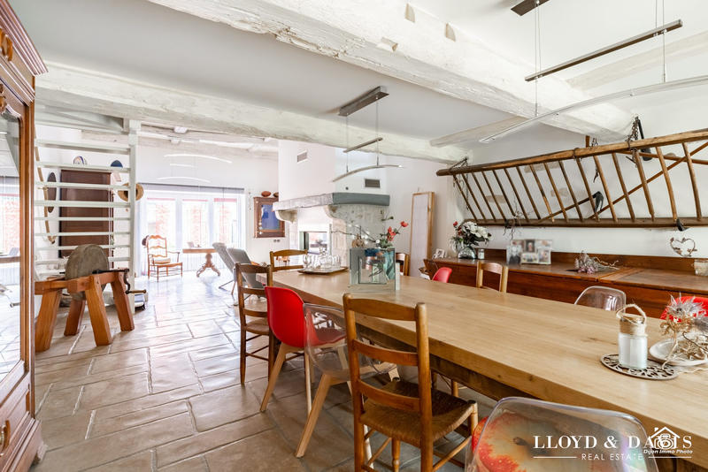 Maison - 272 m² - 8 pièces