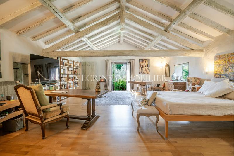 Maison - 600 m² - 8 pièces