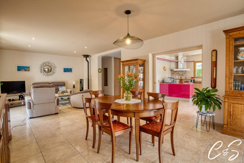 Maison - 215 m² - 6 pièces