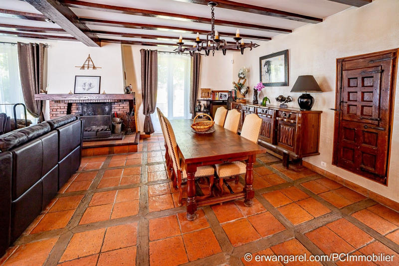 Propriété - 406 m² - 13 pièces