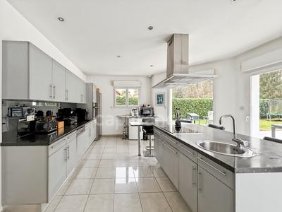 Maison - 261 m² - 7 pièces