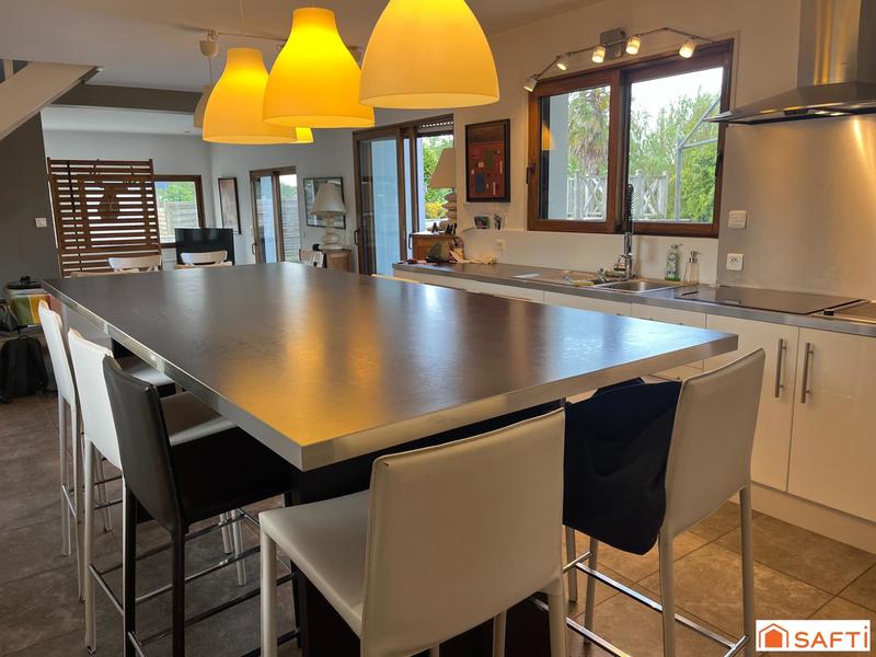 Maison - 252 m² - 8 pièces