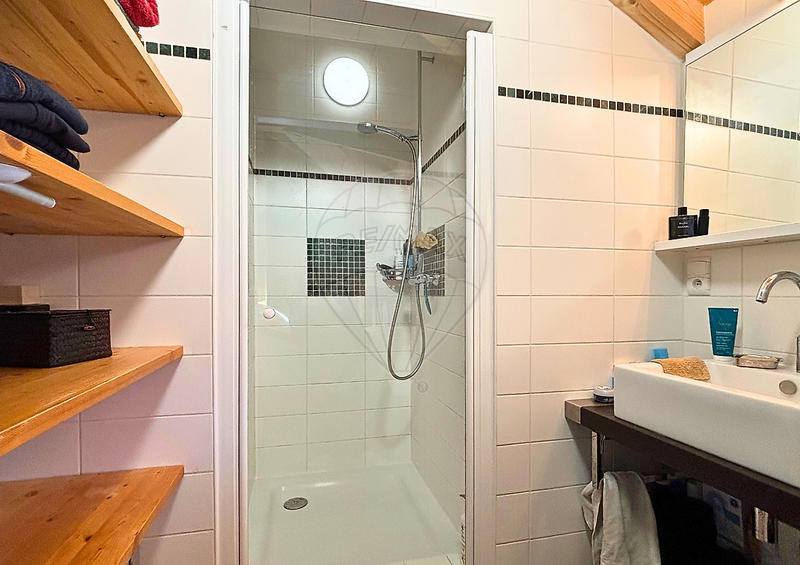 Maison - 201 m² - 7 pièces