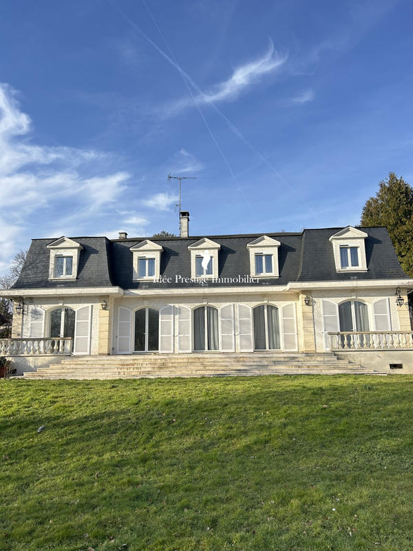 Maison - 443 m² - 12 pièces