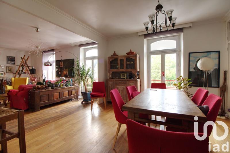 Maison - 241 m² - 12 pièces