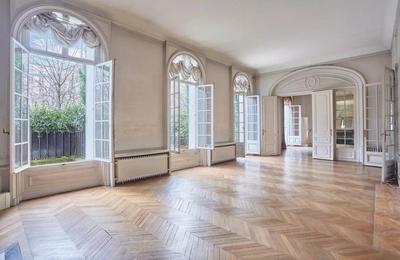 Appartement - 201 m² - 6 pièces