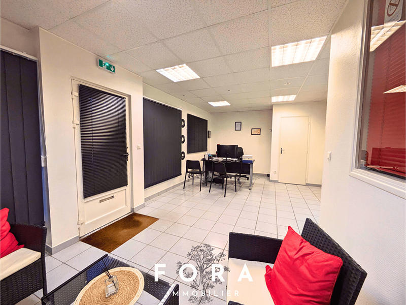 Local commercial - 80 m² - 4 pièces