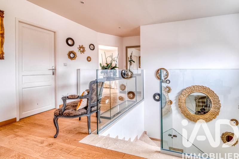 Maison - 300 m² - 7 pièces