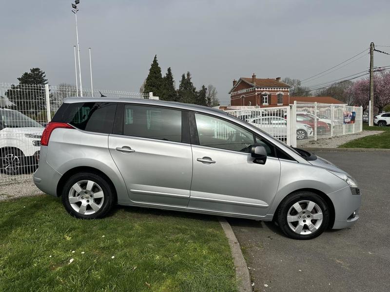 Peugeot 5008 Allure 1.6 Hdi 115 7 Places Toit Pano, Clim Auto-Bizone, Gps 1ère Main !