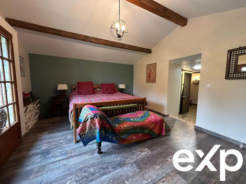 Maison - 239 m² - 8 pièces