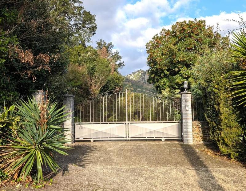 Propriété - 219 m² - 7 pièces