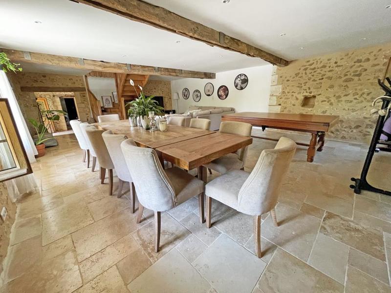 Maison - 250 m² - 7 pièces