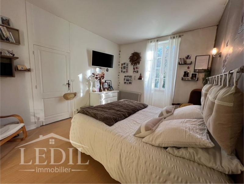 Maison - 300 m² - 5 pièces