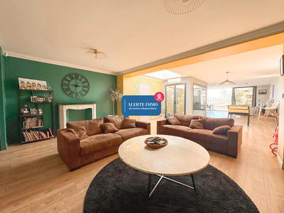 Maison - 243 m² - 7 pièces