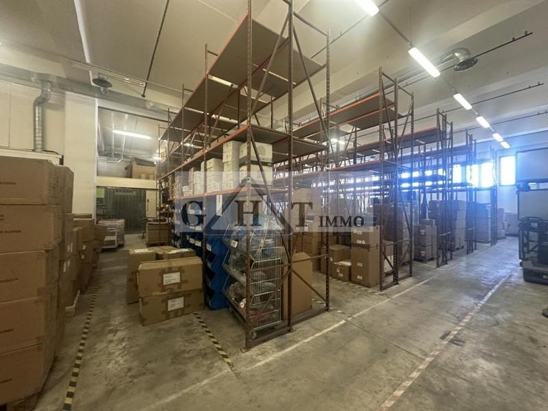 Entrepôt - 1 080 m²
