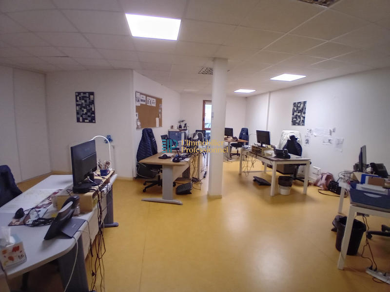 Bureau - 764 m² - 19 pièces