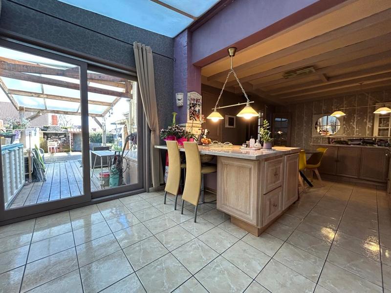 Maison - 180 m² - 6 pièces