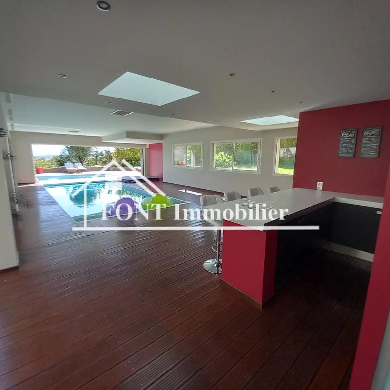 Maison - 338 m² - 8 pièces