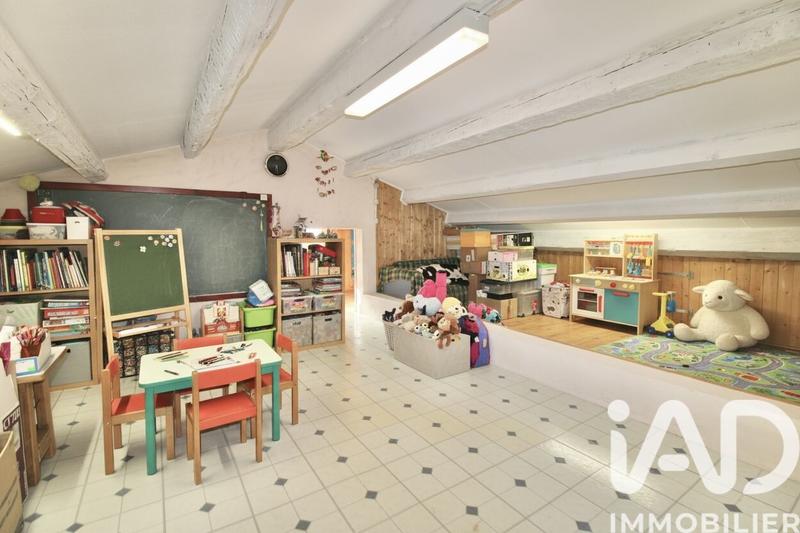 Maison - 204 m² - 9 pièces