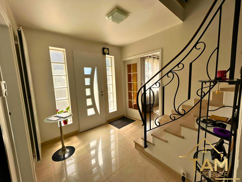 Maison - 186 m² - 10 pièces