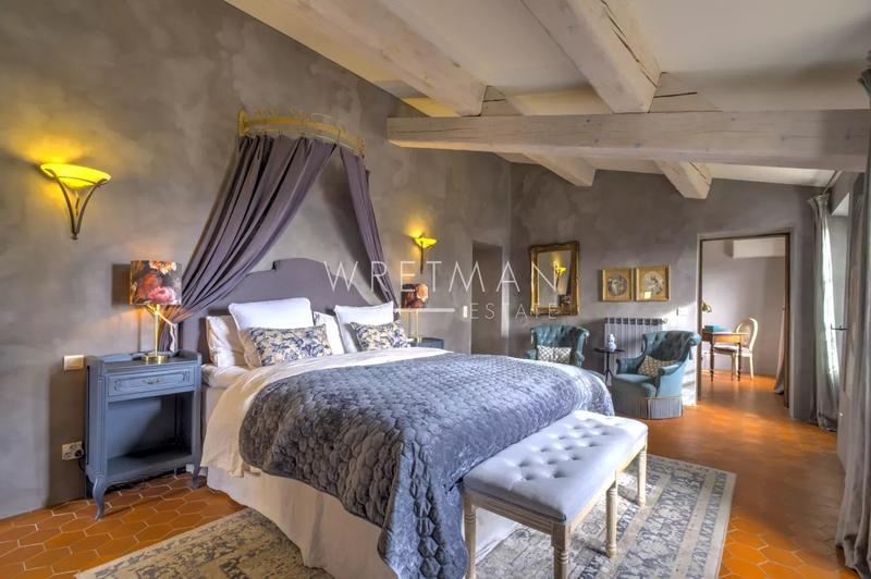 Propriété - 322 m² - 10 pièces