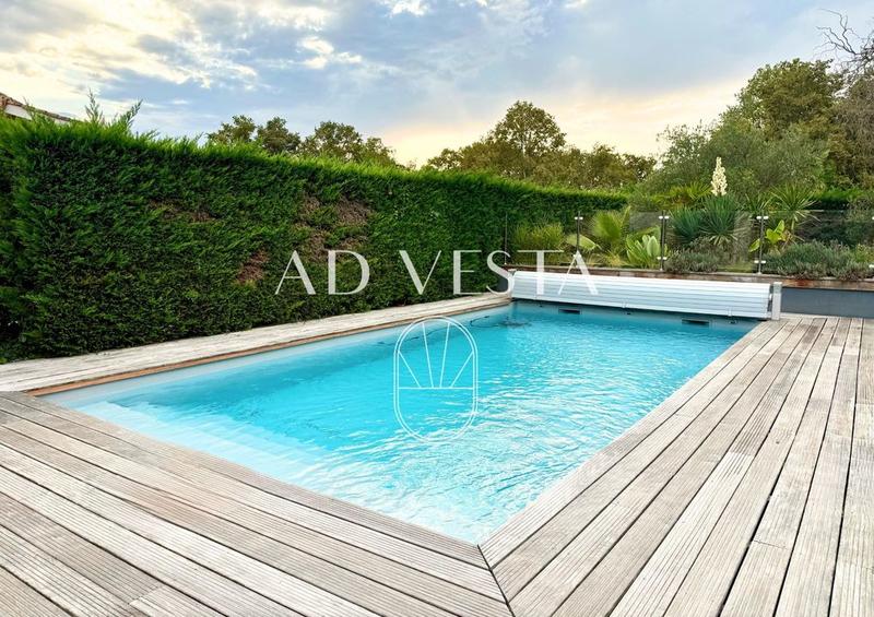 Maison - 166 m² - 6 pièces