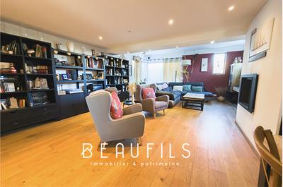 Villa - 215 m² - 10 pièces