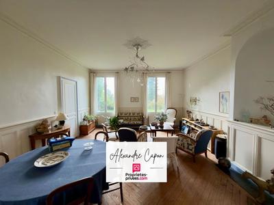 Demeure - 305 m² - 10 pièces