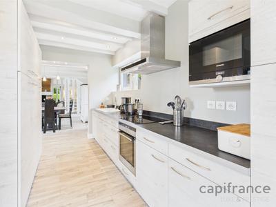 Maison - 188 m² - 9 pièces