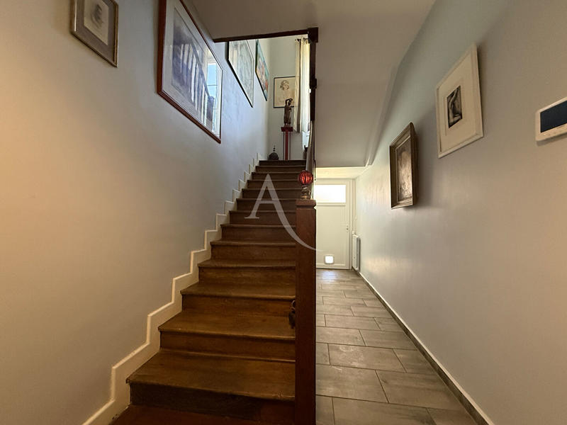 Maison - 265 m² - 10 pièces