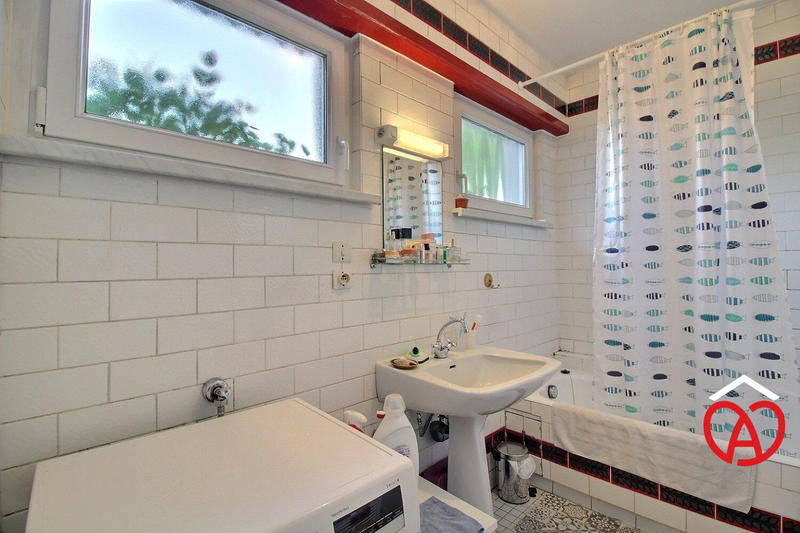 Maison - 216 m² - 8 pièces