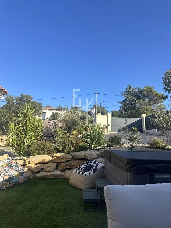 Maison - 162 m² - 5 pièces