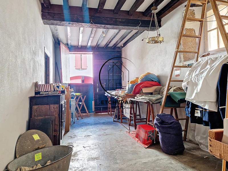 Maison - 276 m² - 12 pièces