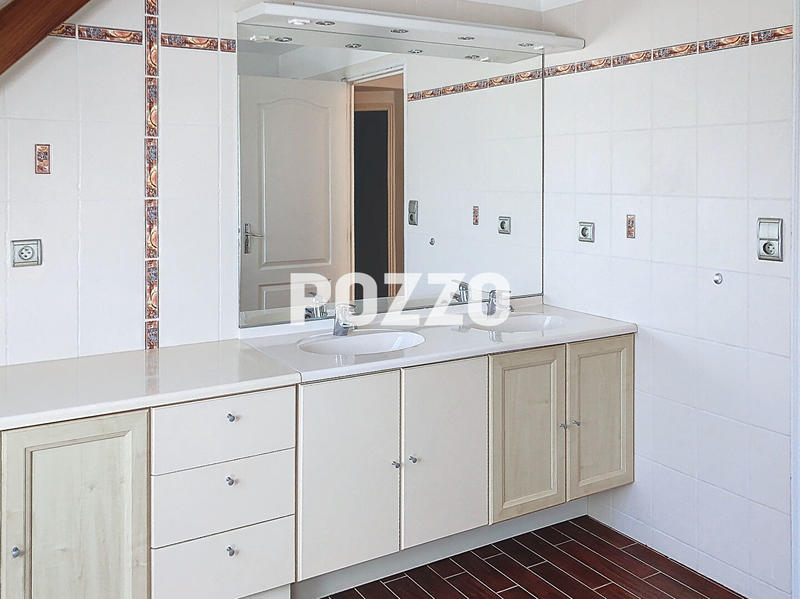 Maison - 167 m² - 7 pièces