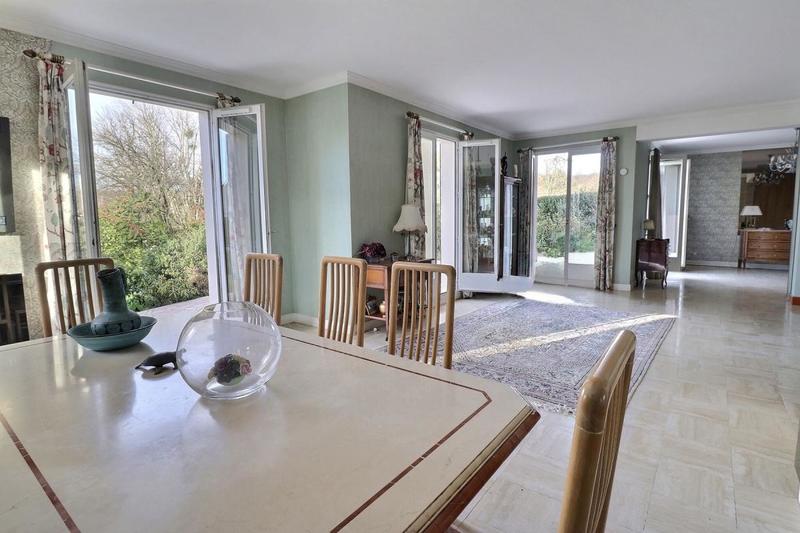 Maison - 230 m² - 9 pièces