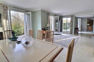 Maison - 230 m² - 9 pièces