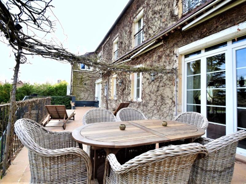 Maison - 238 m² - 7 pièces