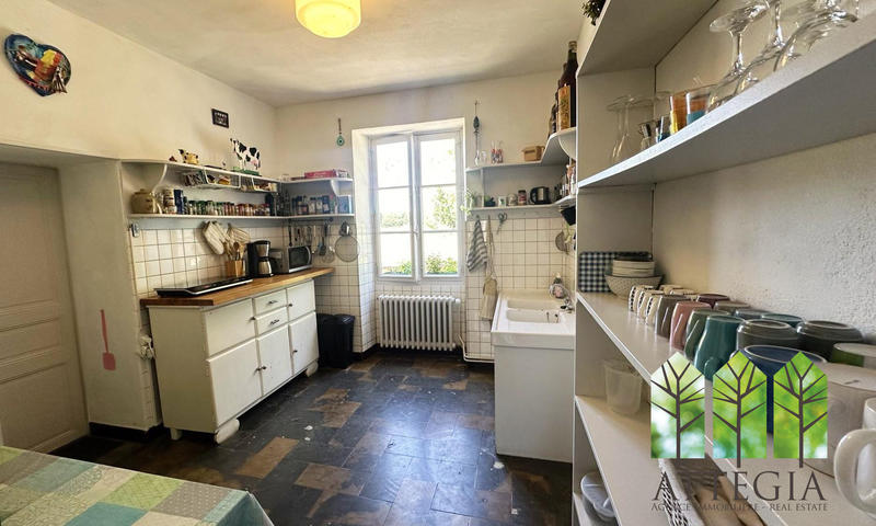 Maison - 317 m² - 14 pièces