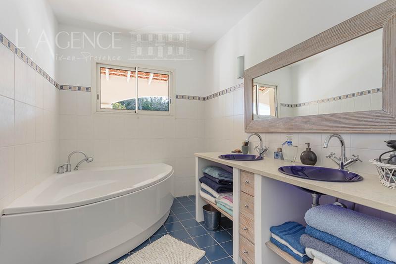 Maison - 215 m² - 6 pièces