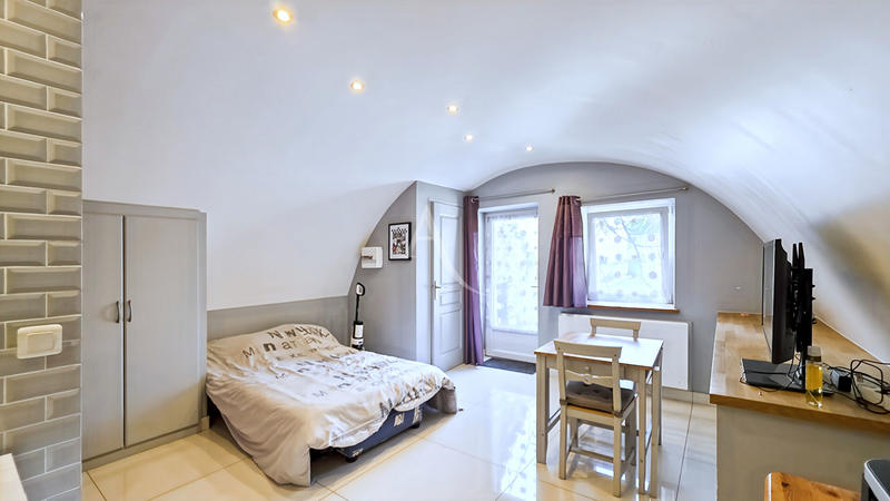 Maison - 204 m² - 9 pièces