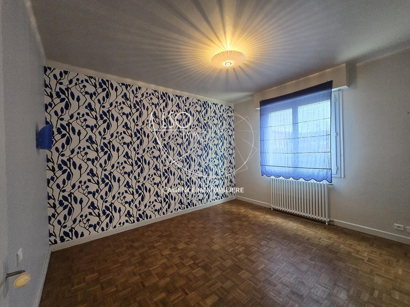 Maison traditionnelle - 185 m² - 6 pièces