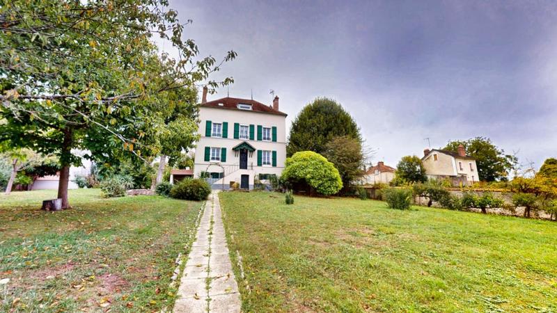 Maison - 229 m² - 7 pièces