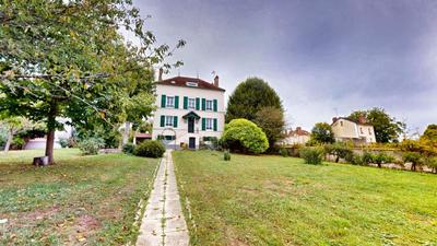 Maison - 229 m² - 7 pièces