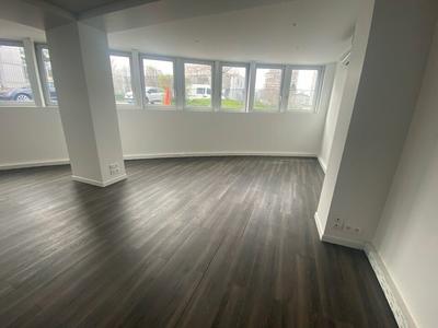 Bureau - 2 245 m²